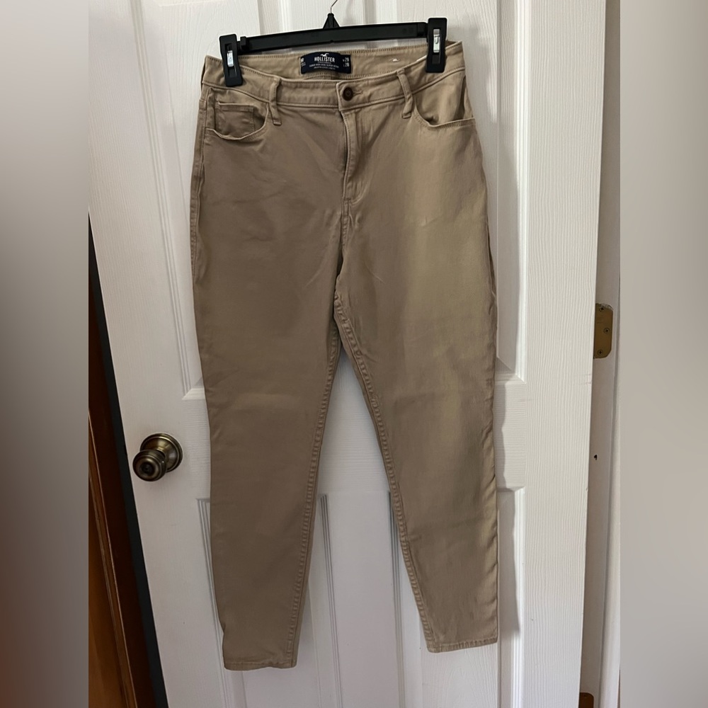 khaki pants